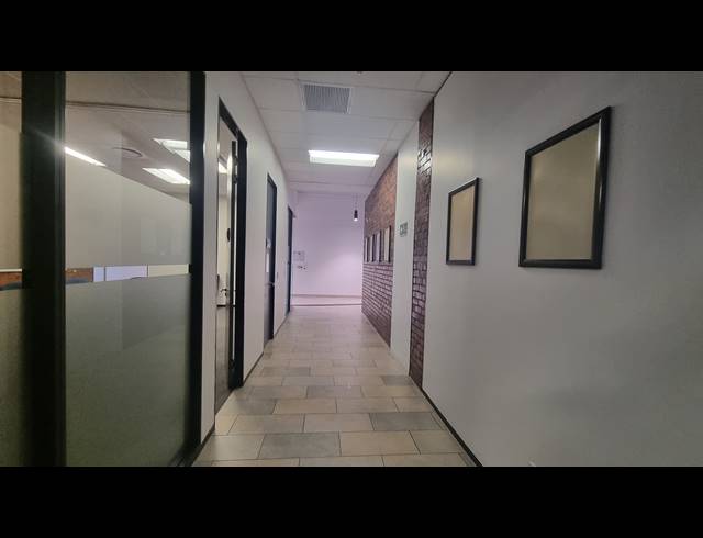 3,554M² OFFICE TO LET IN WOODSTOCK